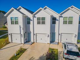 featured image of 2893 Leahs Ln