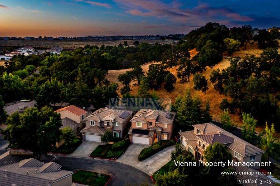 3705 Abby Ct - Photo 2 of 39