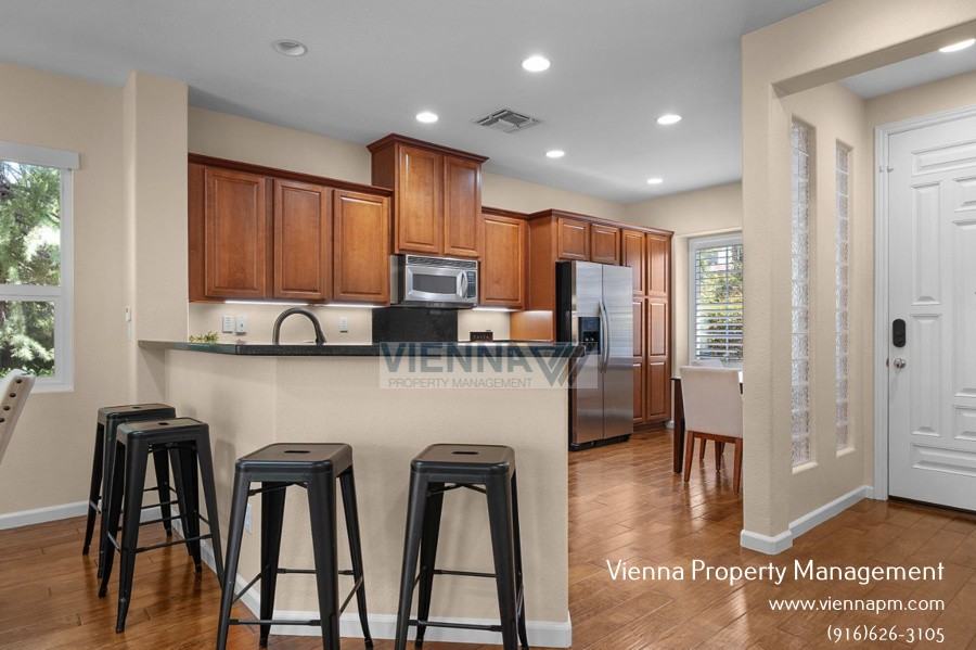 3705 Abby Ct - Photo 4 of 39