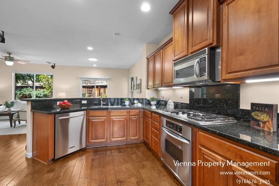 3705 Abby Ct - Photo 5 of 39