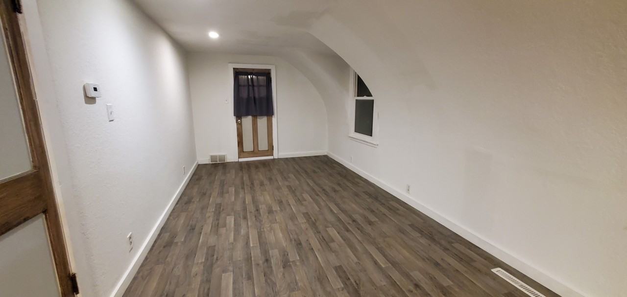 376 S Pierson Ave - Photo 5 of 23