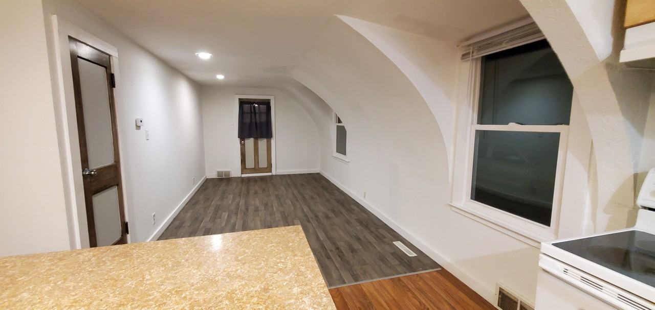 376 S Pierson Ave - Photo 6 of 23