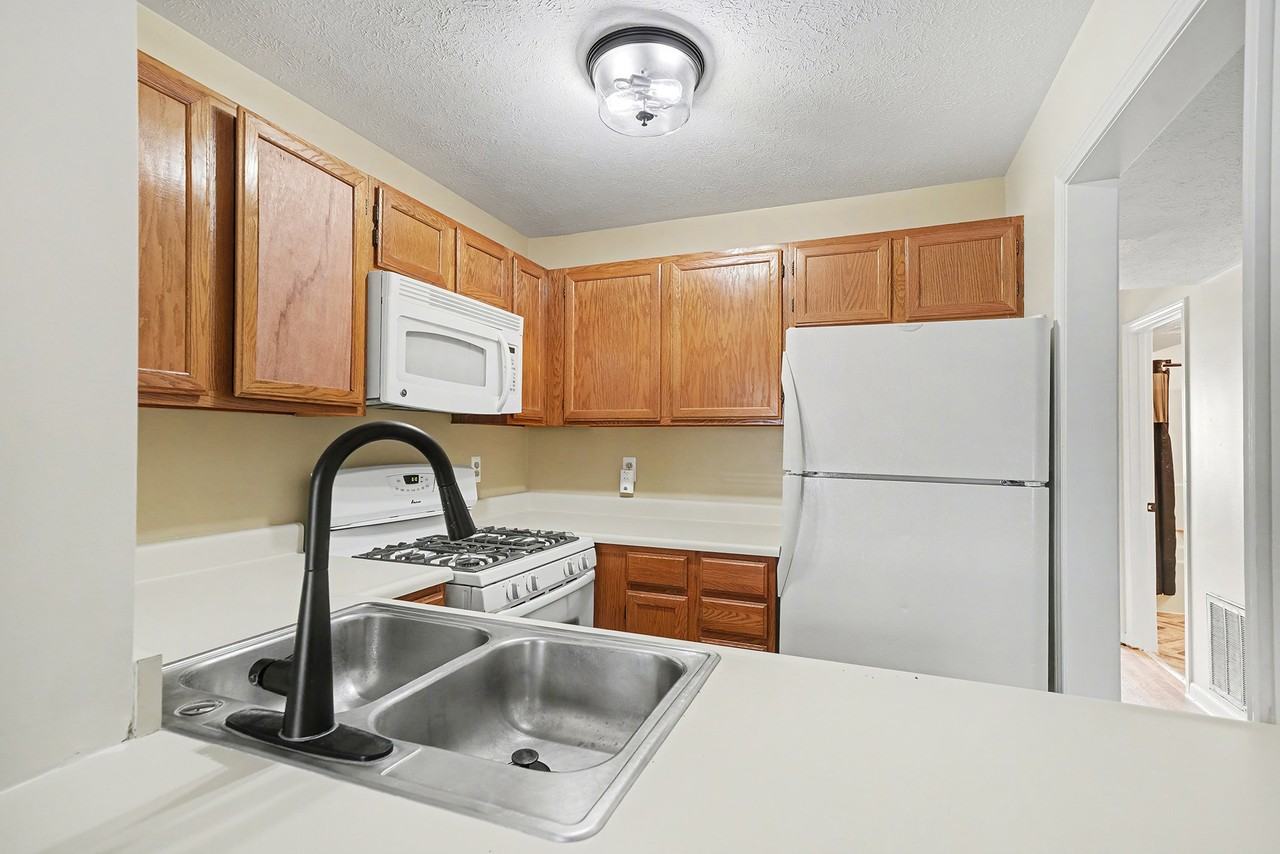 1411 N Oakhill Dr - Photo 3 of 17