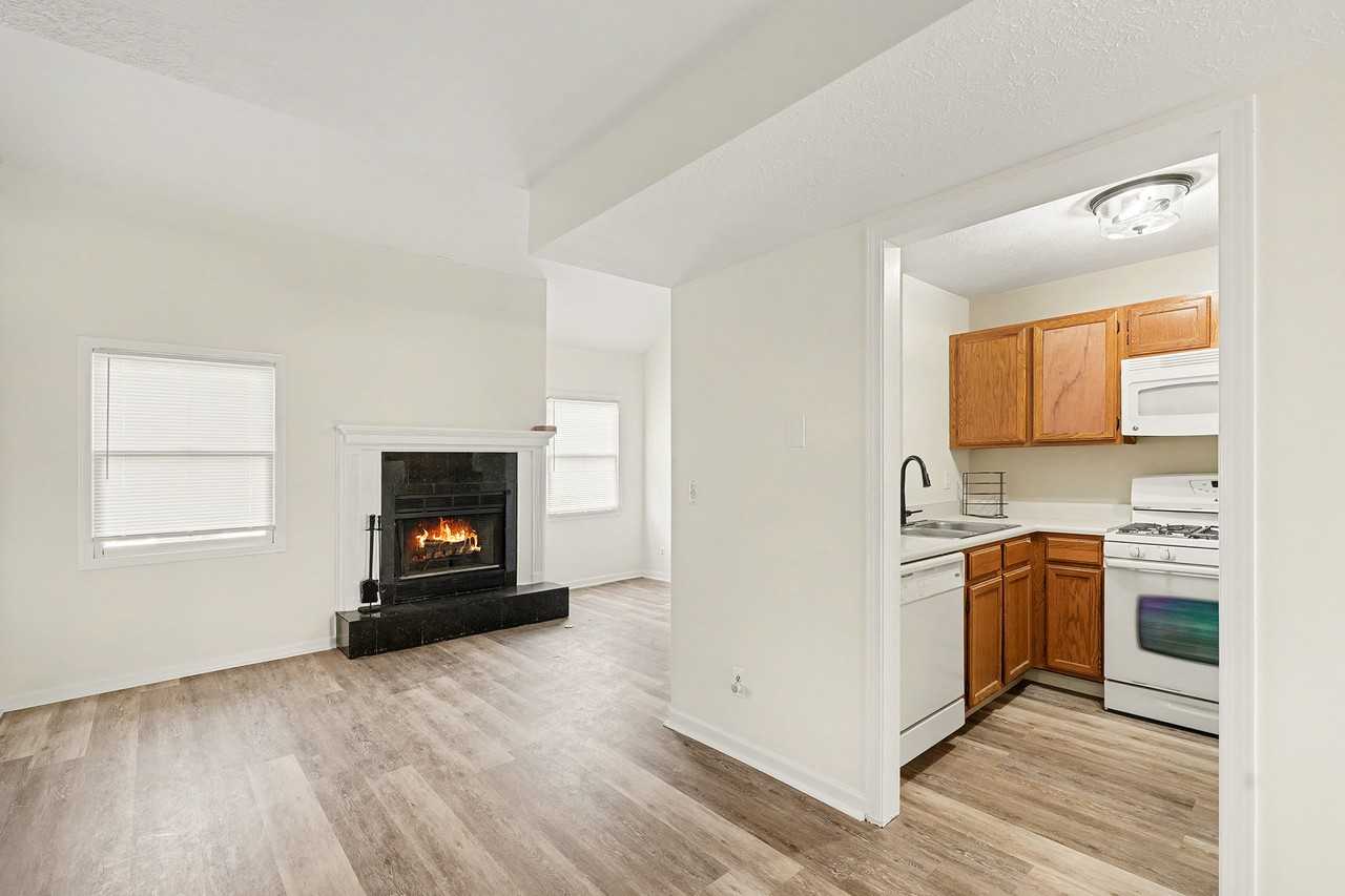 1411 N Oakhill Dr - Photo 4 of 17