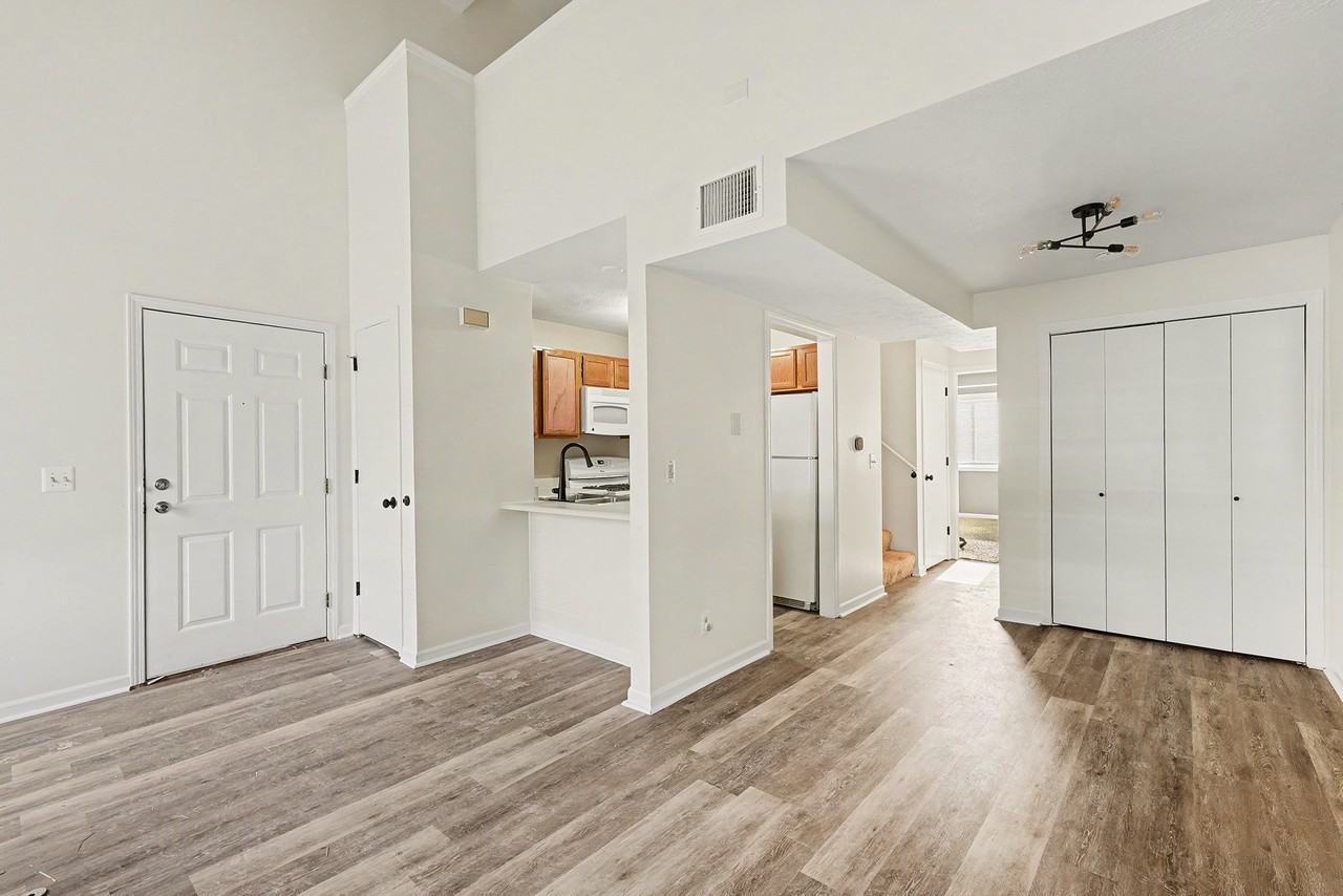 1411 N Oakhill Dr - Photo 5 of 17