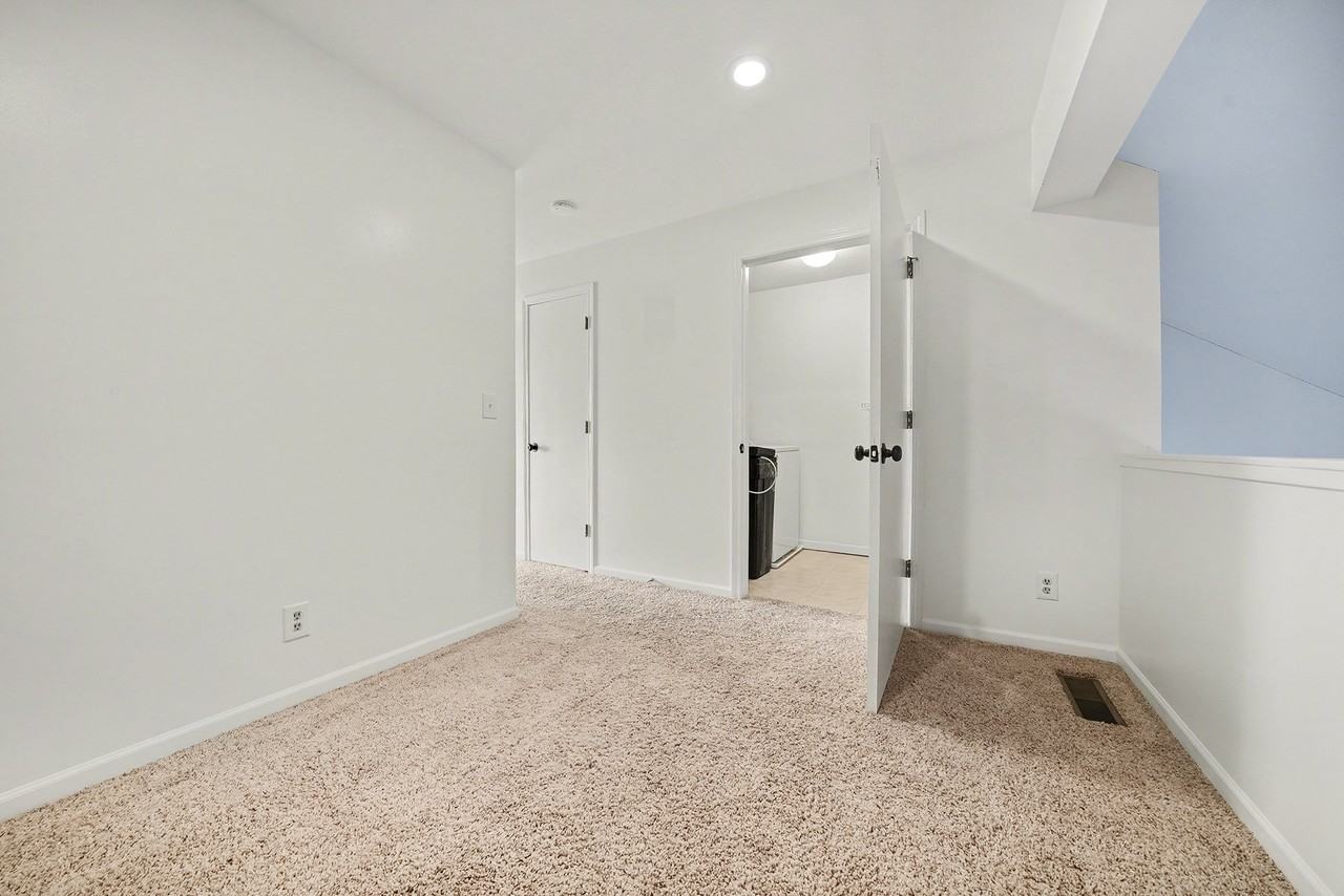 1411 N Oakhill Dr - Photo 7 of 17