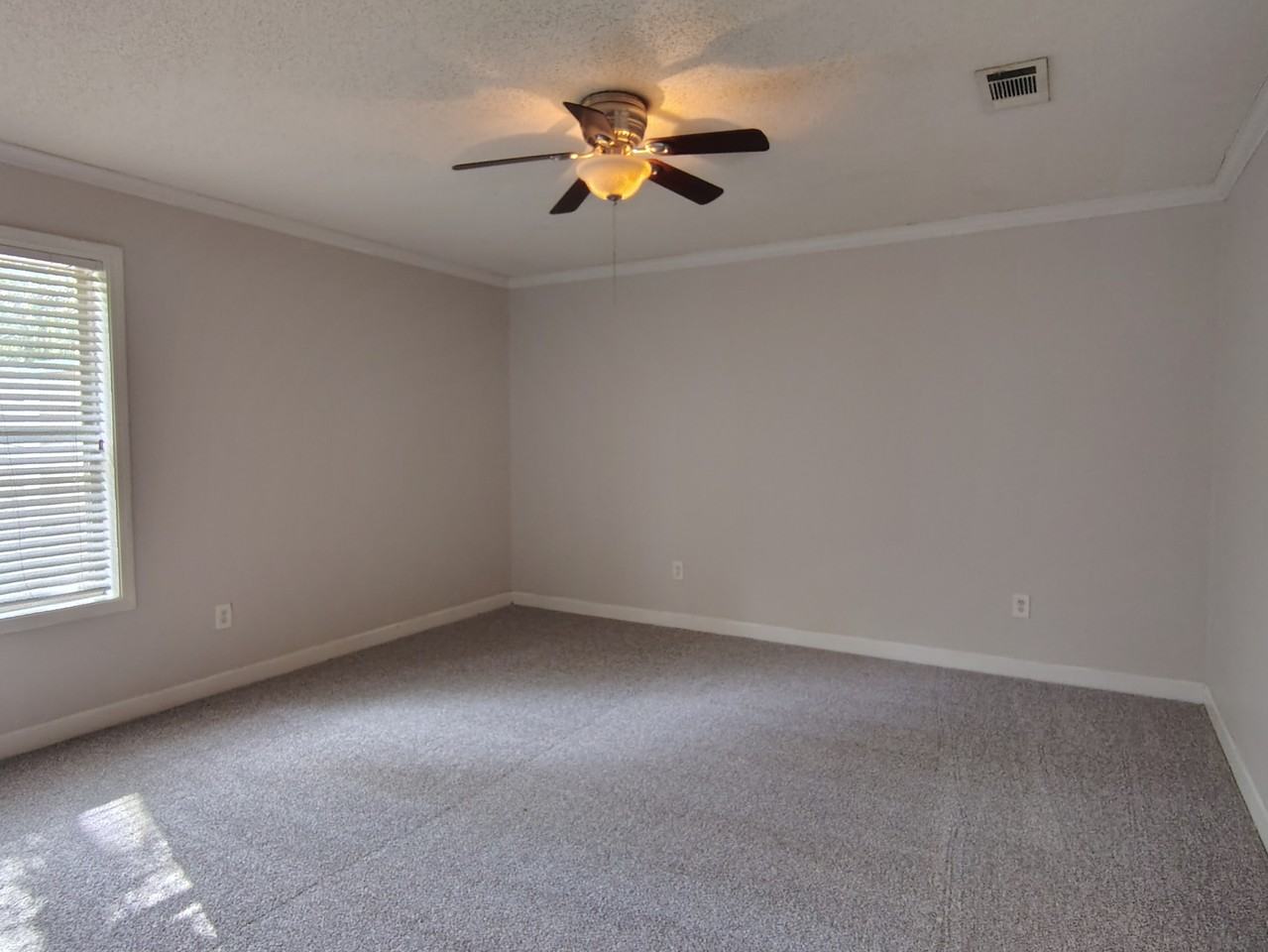 26 Lasalle St - Photo 2 of 14