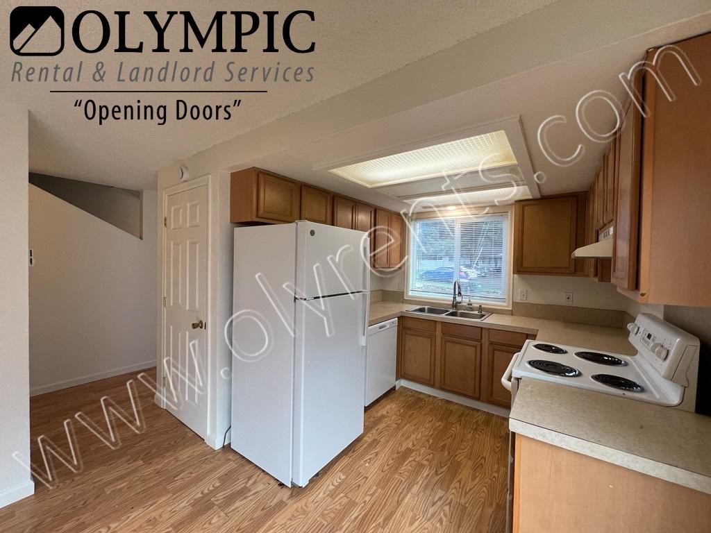 1411 Hensley St Ne - Photo 3 of 20