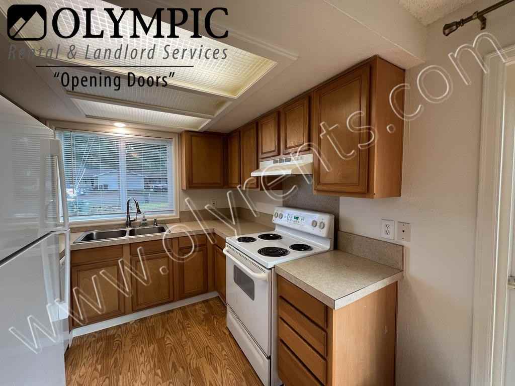 1411 Hensley St Ne - Photo 4 of 20