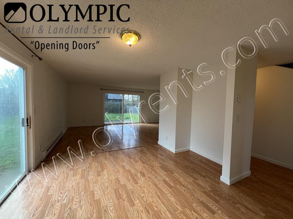 1411 Hensley St Ne - Photo 5 of 20