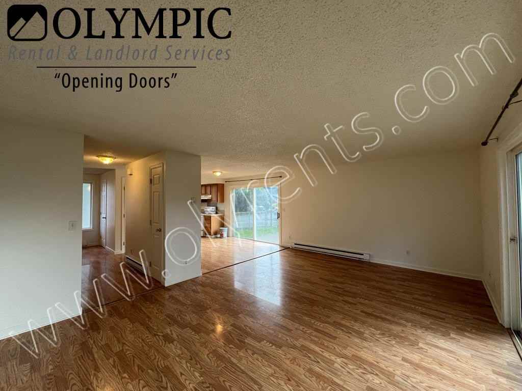 1411 Hensley St Ne - Photo 6 of 20