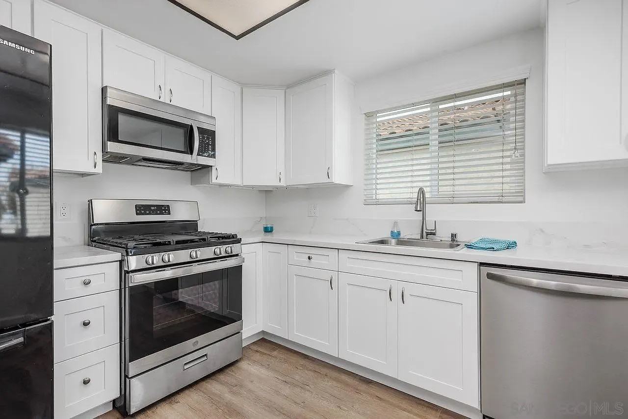 207 Carissa Dr - Photo 2 of 30