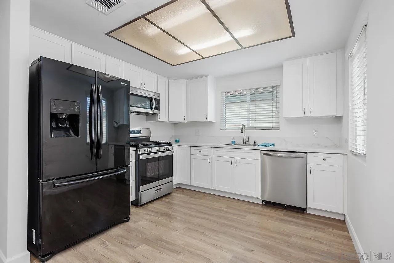 207 Carissa Dr - Photo 3 of 30