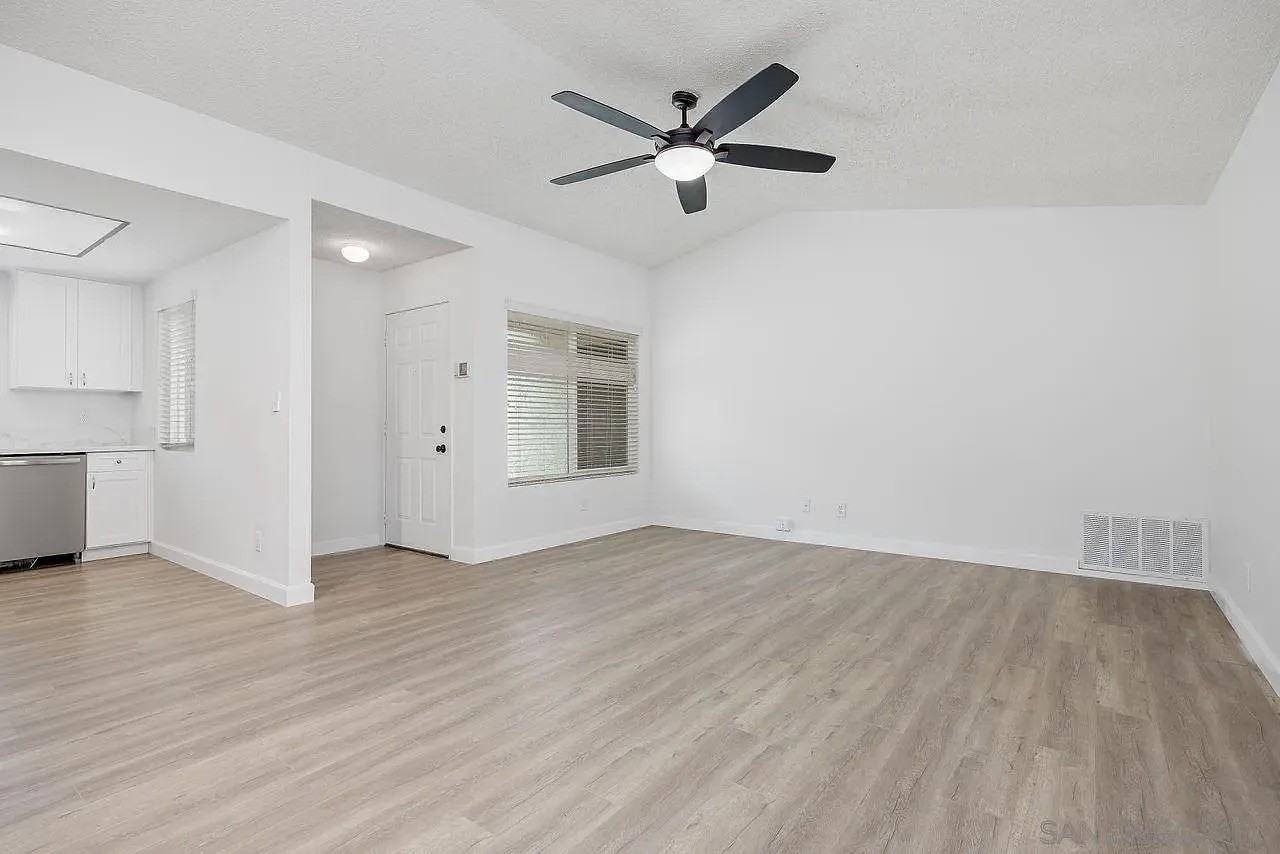 207 Carissa Dr - Photo 5 of 30