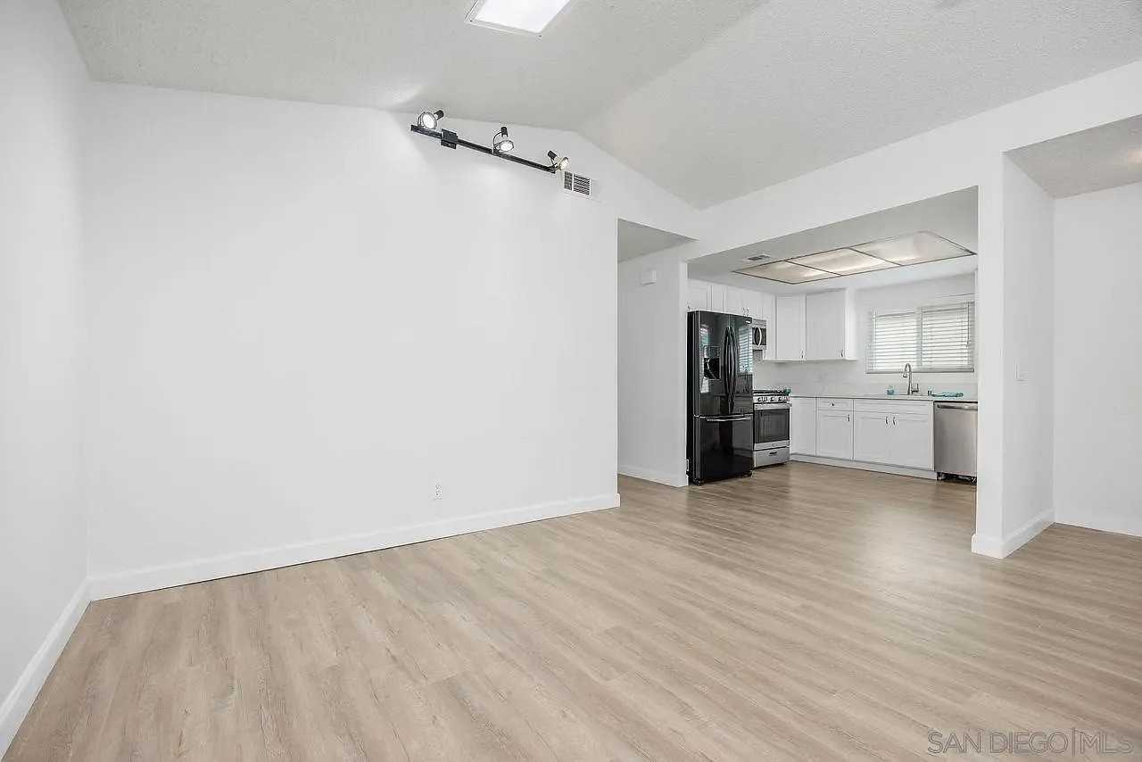 207 Carissa Dr - Photo 6 of 30