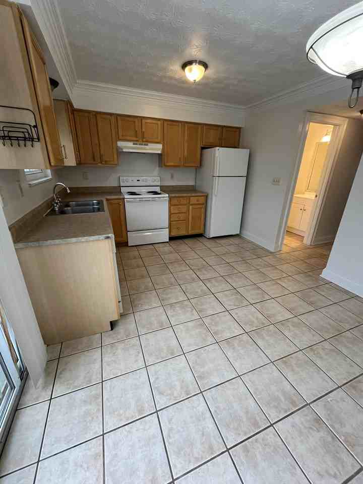 27 N East St #27 - Photo 2 of 10