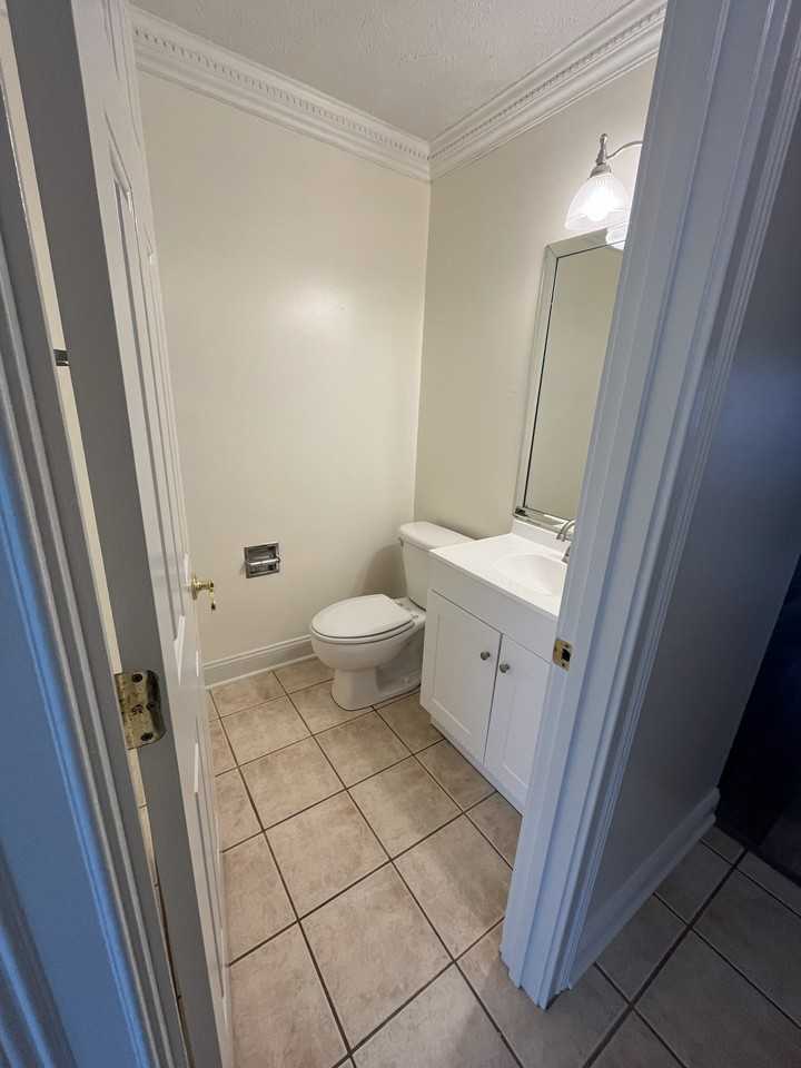 27 N East St #27 - Photo 3 of 10