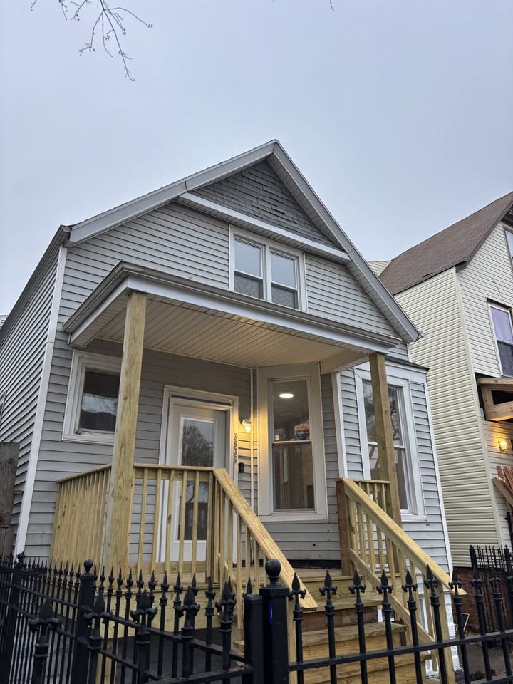 3836 W Wabansia Ave - Photo 2 of 10