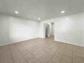 403 Ne 26th Ct - Photo 1 of 1