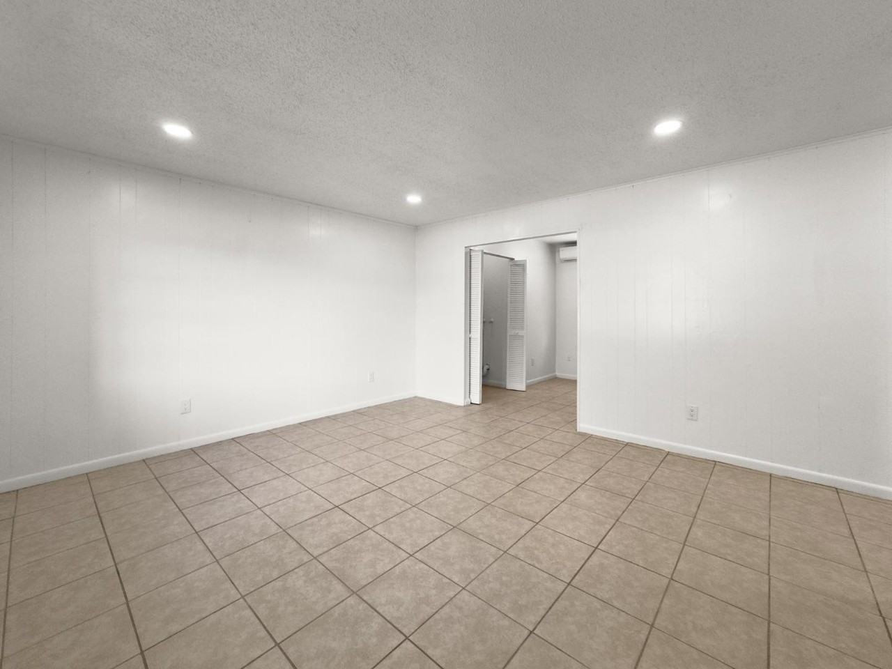 403 Ne 26th Ct - Photo 4 of 20