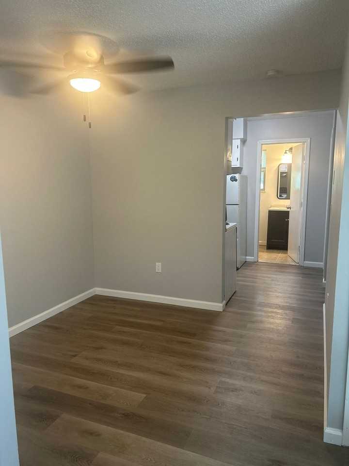 1200 Fruit St #F - Photo 3 of 8