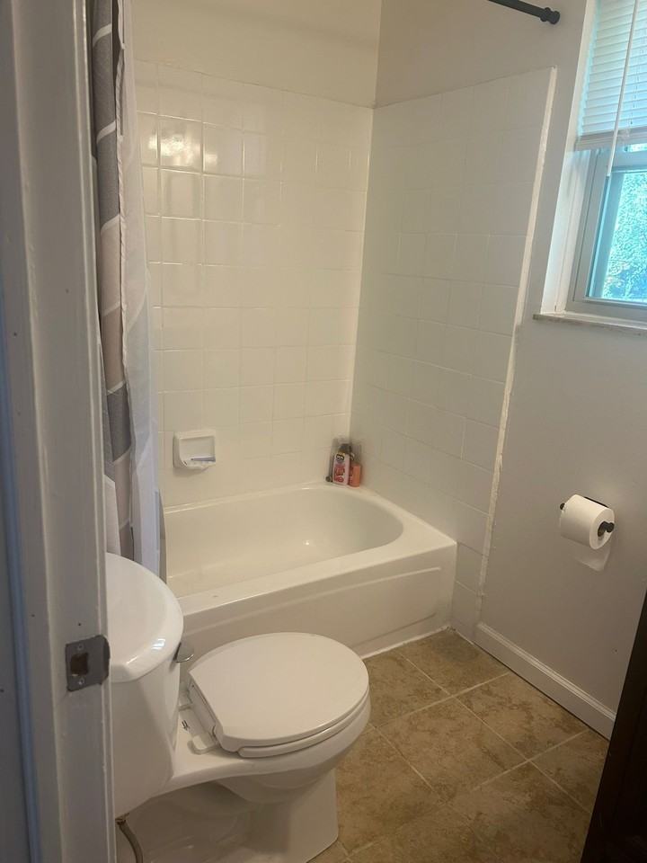 1200 Fruit St #F - Photo 5 of 8