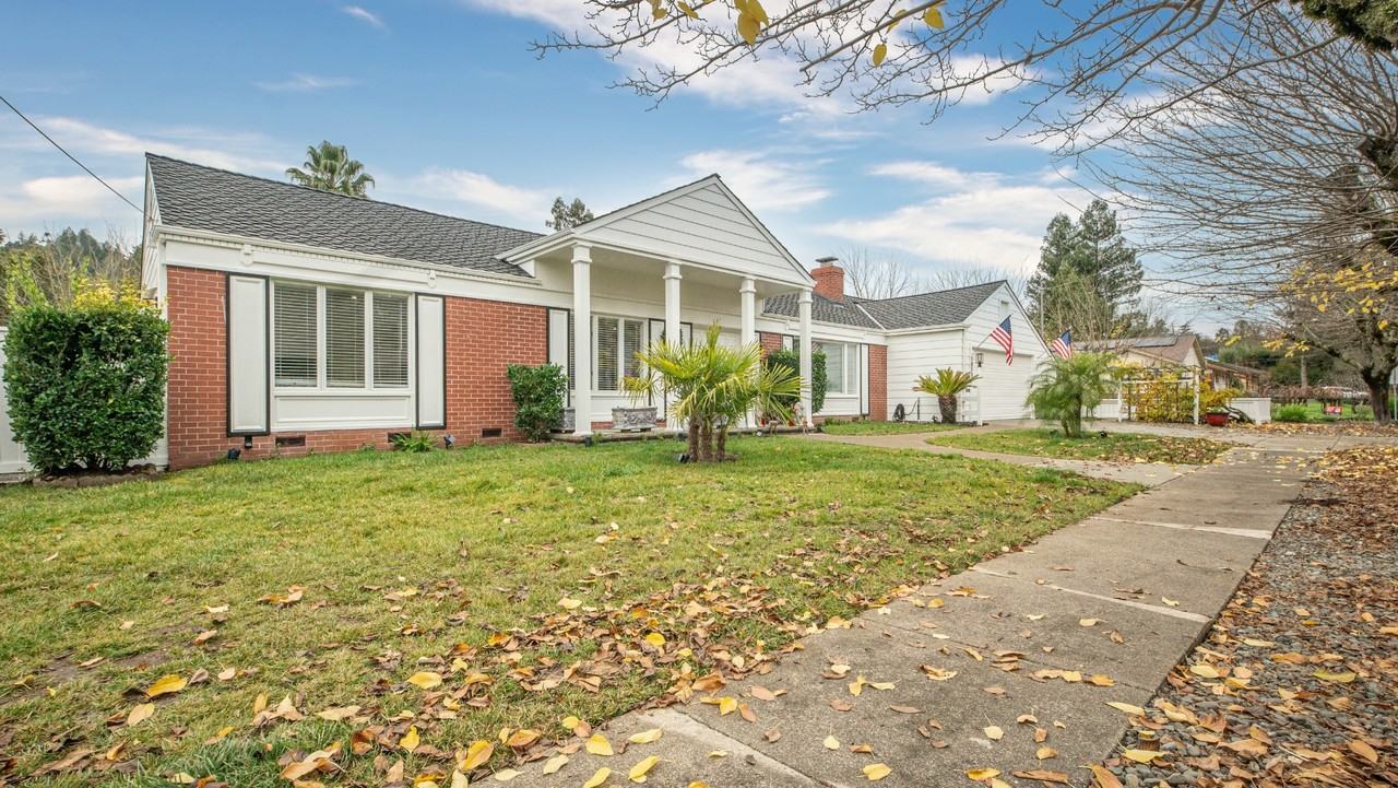 1819 Cedar St - Photo 2 of 10