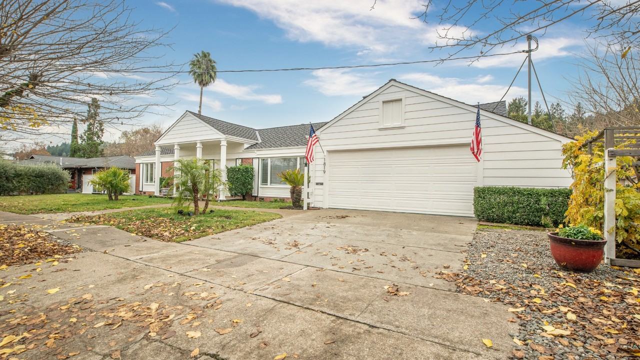 1819 Cedar St - Photo 3 of 10