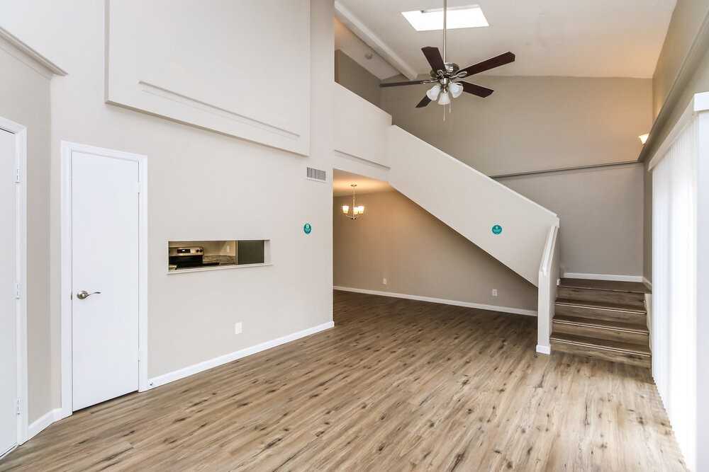 2718 W Brooks St - Photo 5 of 17