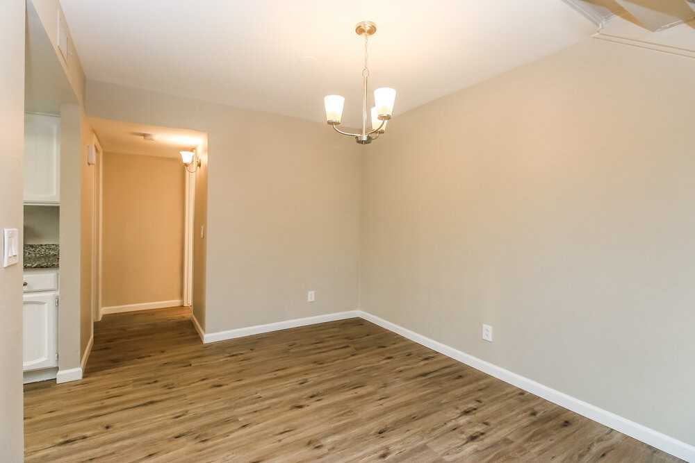 2718 W Brooks St - Photo 7 of 17