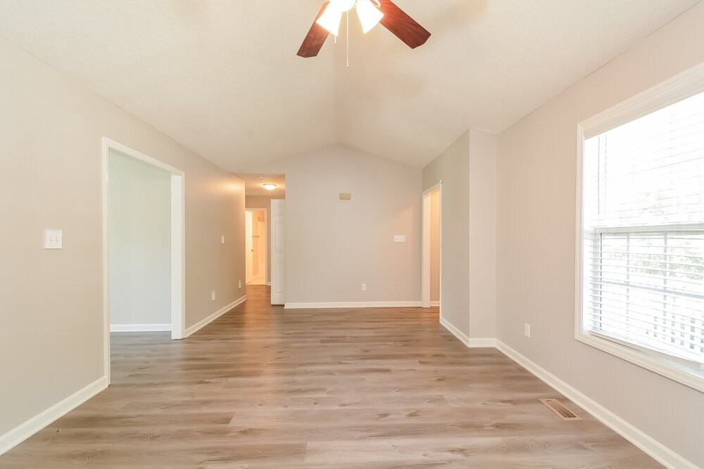 1256 Grovewood Dr - Photo 5 of 16