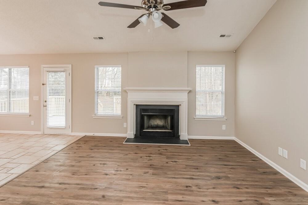 3913 Leghorn Ct - Photo 4 of 16