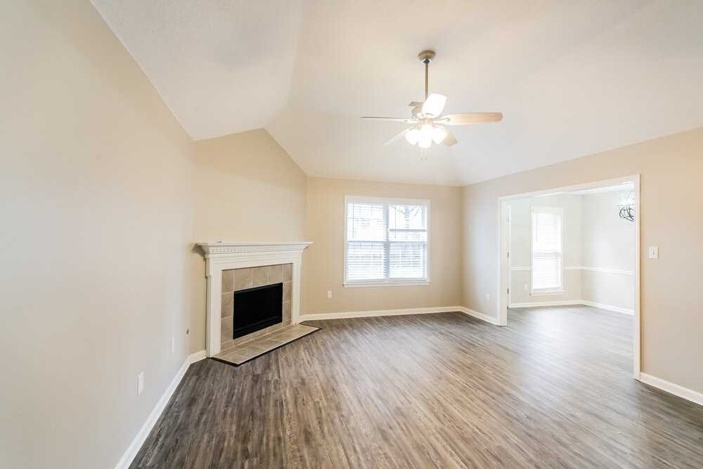 5431 Fernglen St - Photo 3 of 16