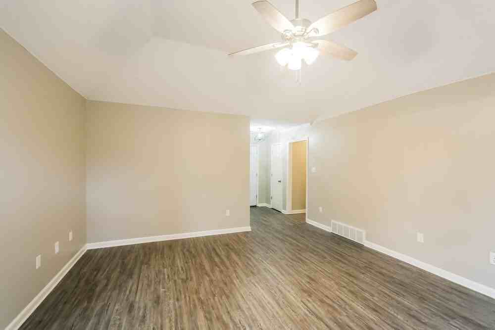 5431 Fernglen St - Photo 4 of 16