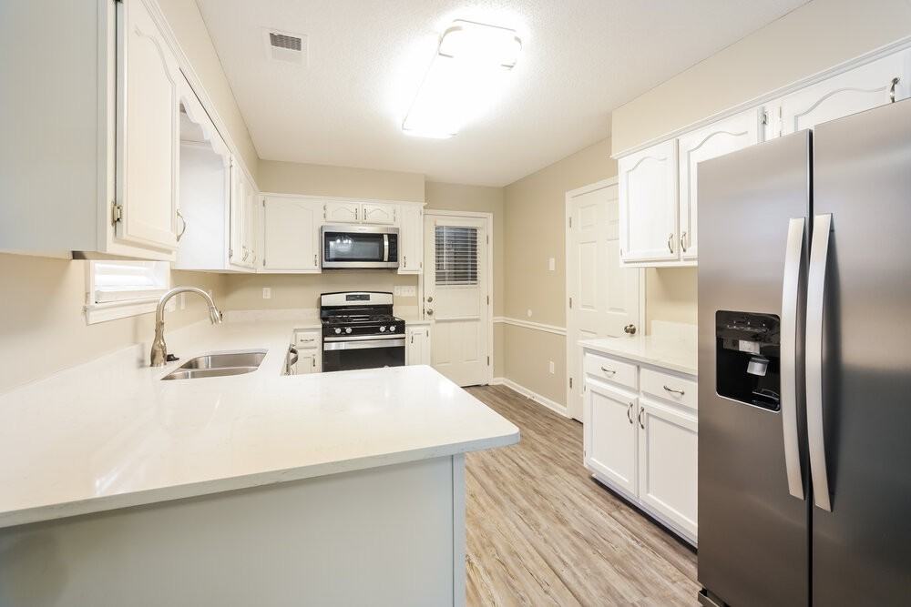 5431 Fernglen St - Photo 6 of 16