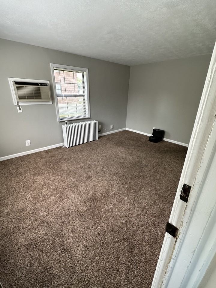 539 Corona Ave #D - Photo 4 of 21