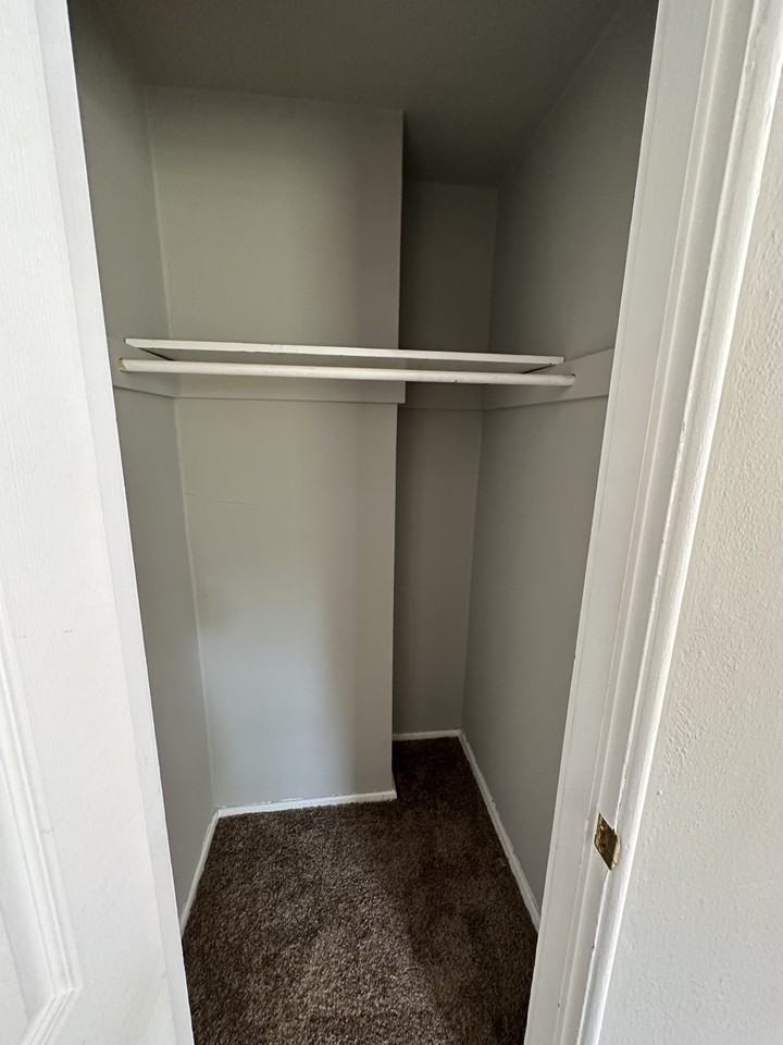 539 Corona Ave #D - Photo 7 of 21