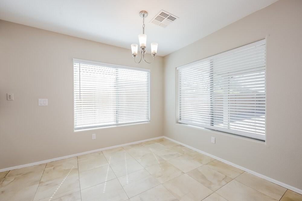 2255 E Parkside Ln - Photo 5 of 17