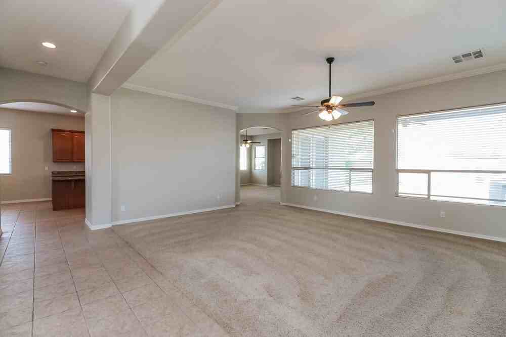 4626 S Marble St - Photo 3 of 16