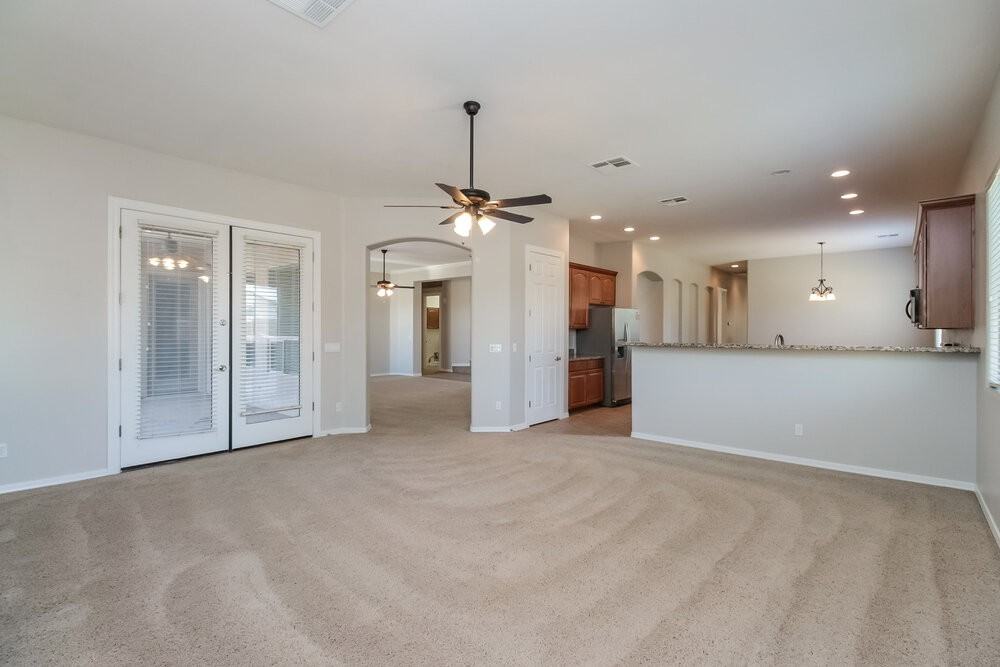 4626 S Marble St - Photo 5 of 16