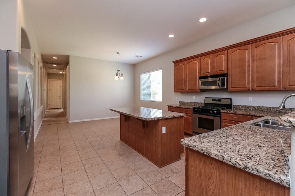 4626 S Marble St - Photo 6 of 16