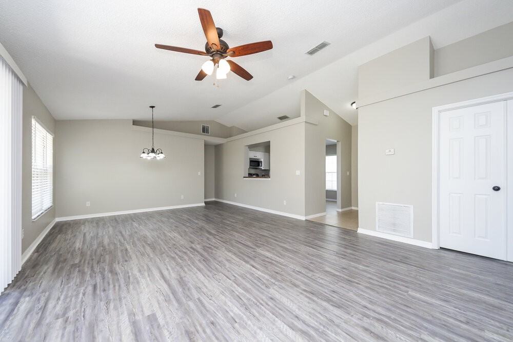 11530 Foxglove Dr - Photo 3 of 15