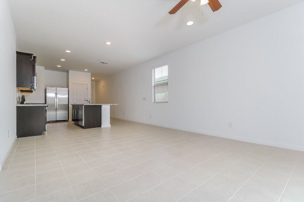 10739 W Chipman Rd - Photo 4 of 16