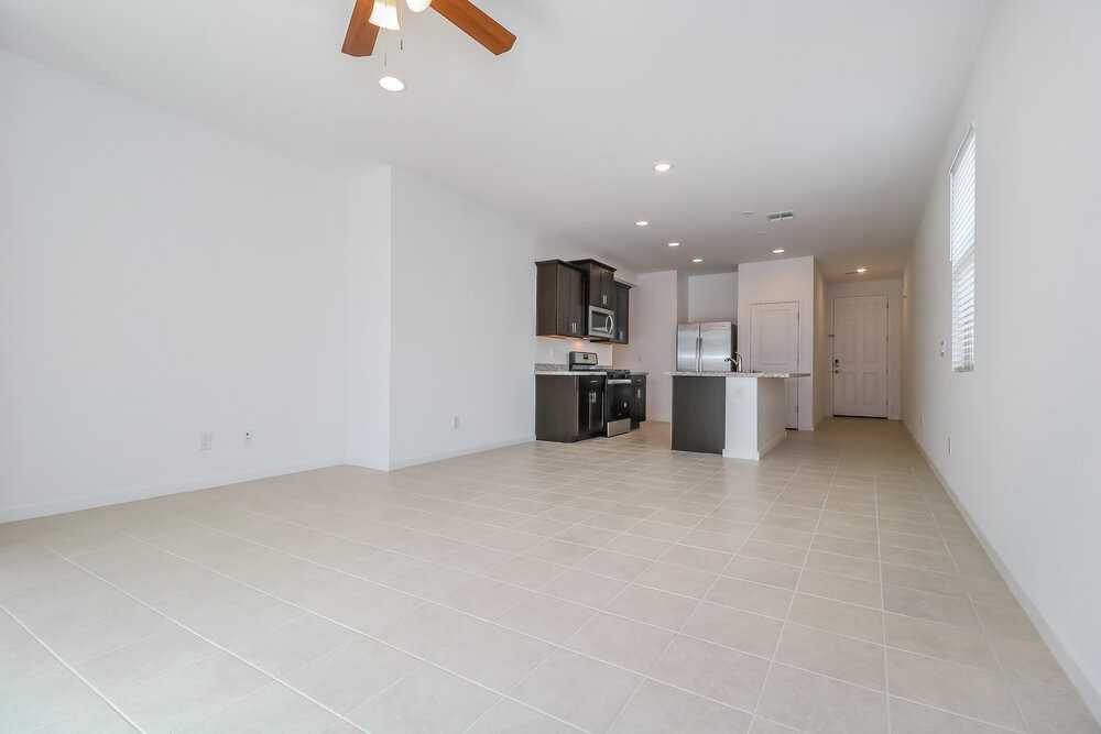 10739 W Chipman Rd - Photo 5 of 16