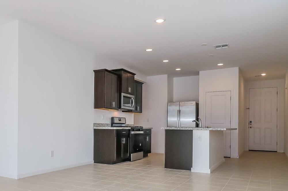 10739 W Chipman Rd - Photo 7 of 16