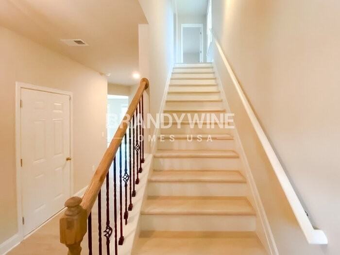 1116 E Shoreview Rd - Photo 2 of 16