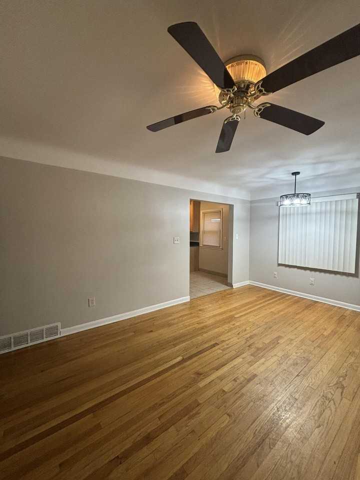 12116 Columbia - Photo 3 of 17