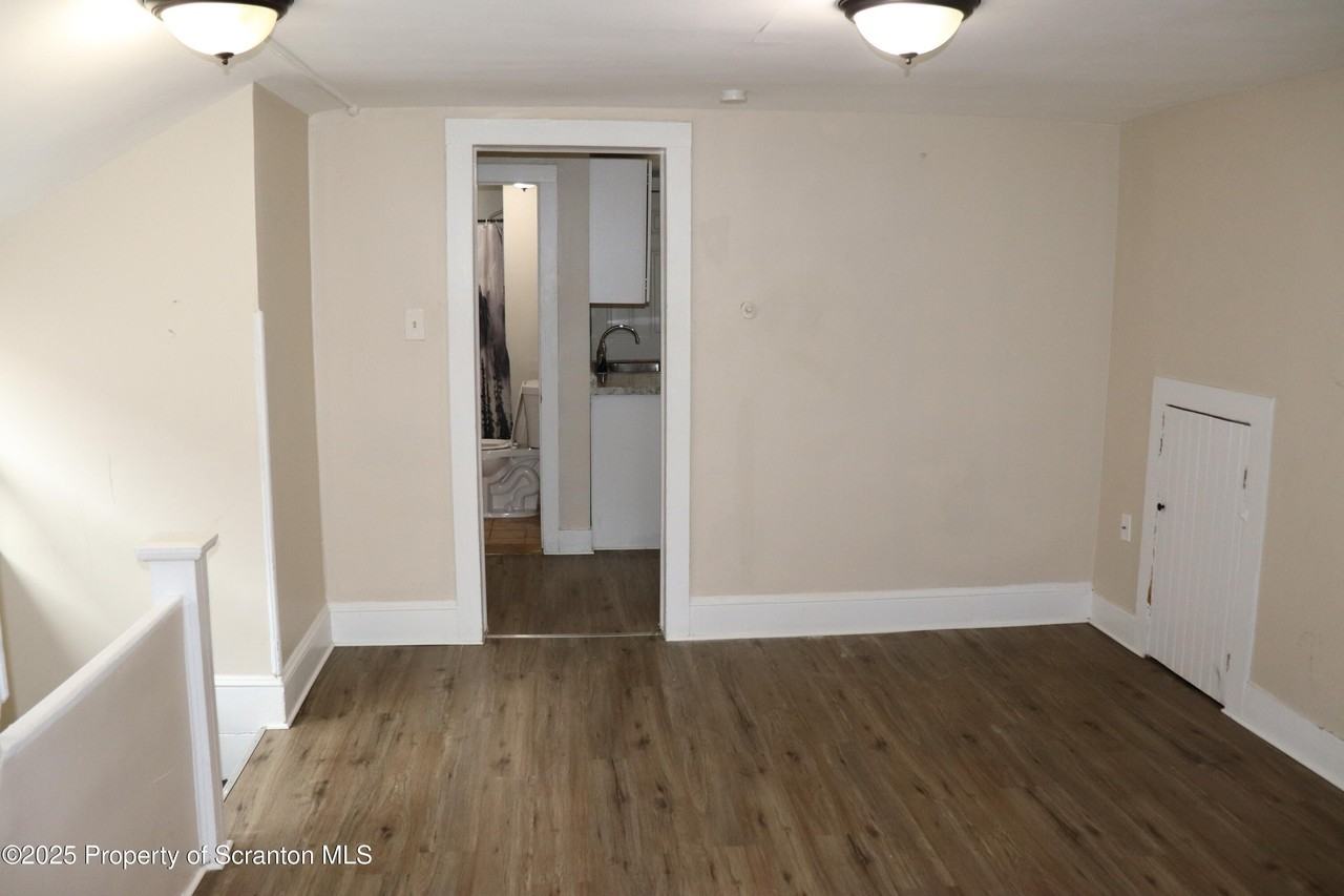 105 Sambourne St Apt 3 #3 - Photo 3 of 16