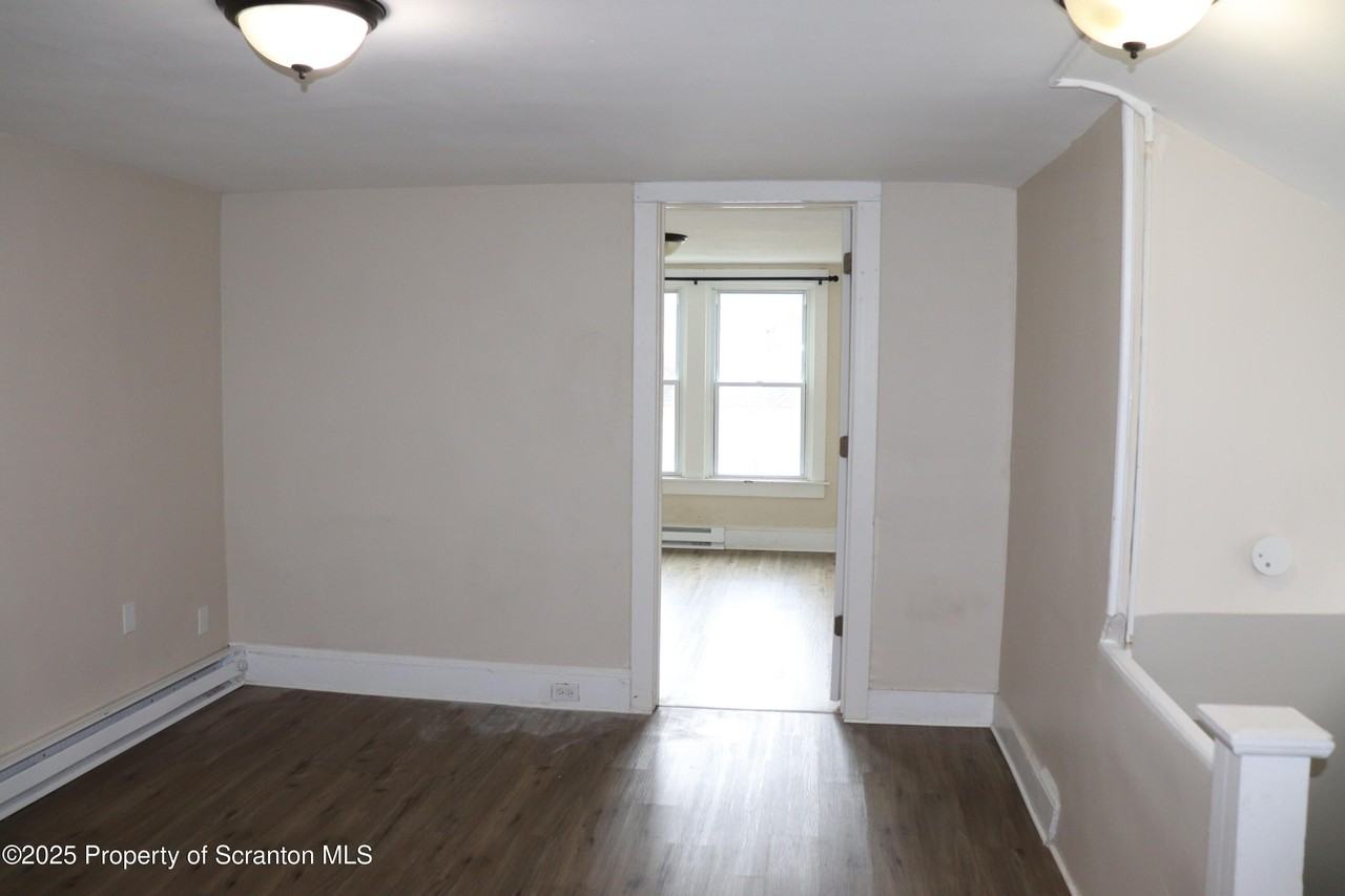 105 Sambourne St Apt 3 #3 - Photo 4 of 16