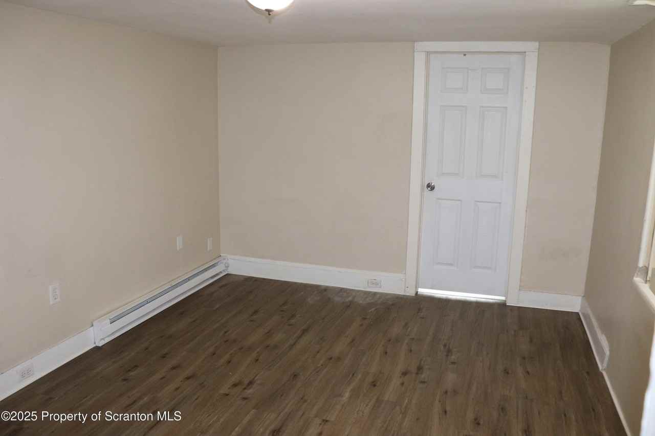 105 Sambourne St Apt 3 #3 - Photo 5 of 16